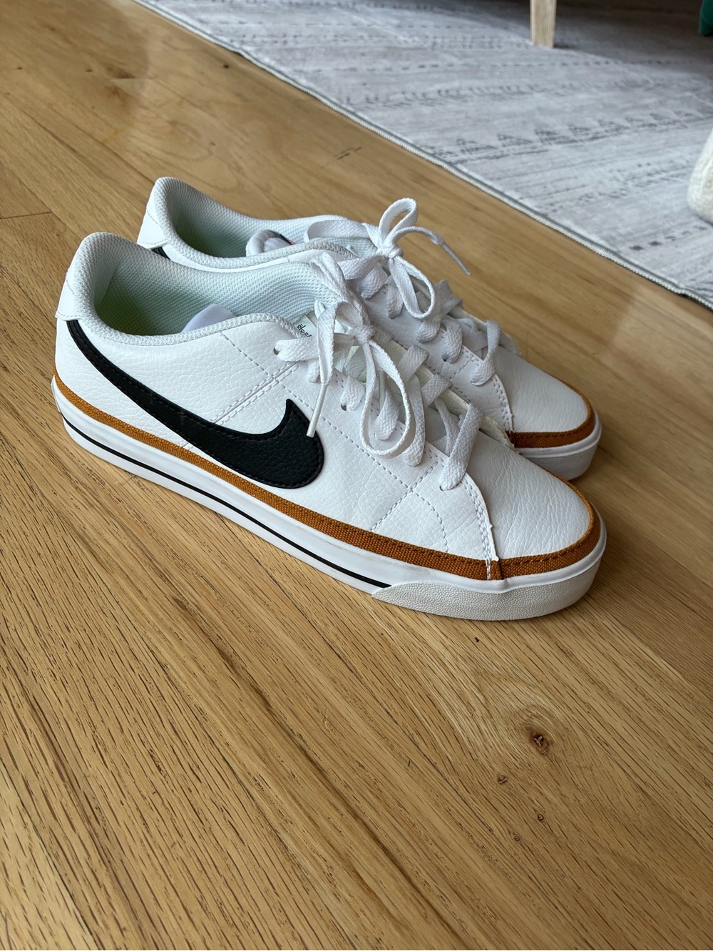 Nike Lace-Up Sneakers with Black Swoosh and Brown Trim